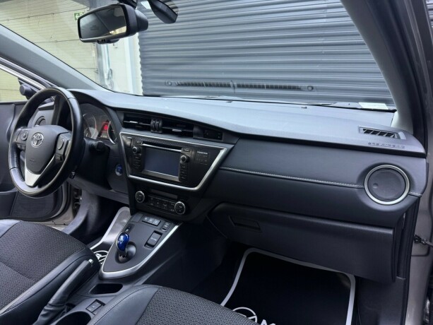 toyota-auris-bensin-2015-big-11