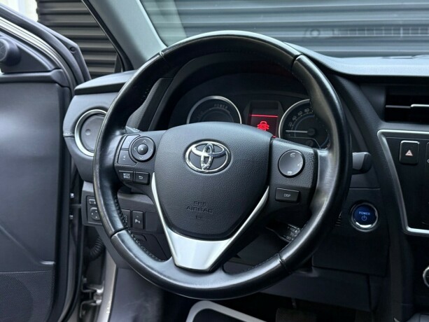 toyota-auris-bensin-2015-big-13