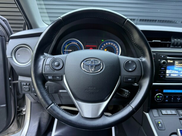 toyota-auris-bensin-2015-big-12