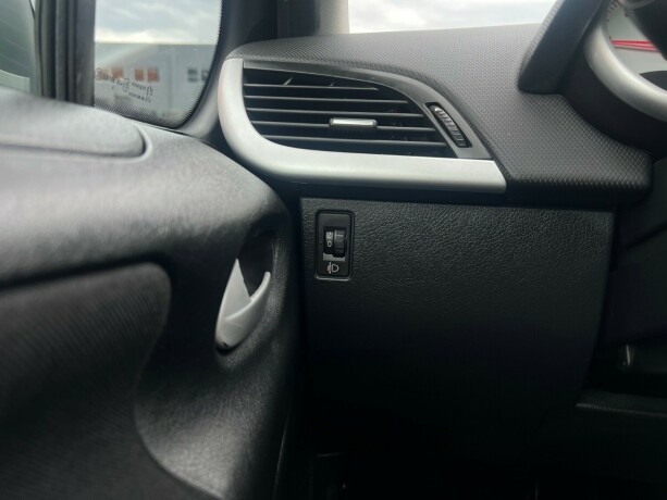 peugeot-207-diesel-2009-big-19