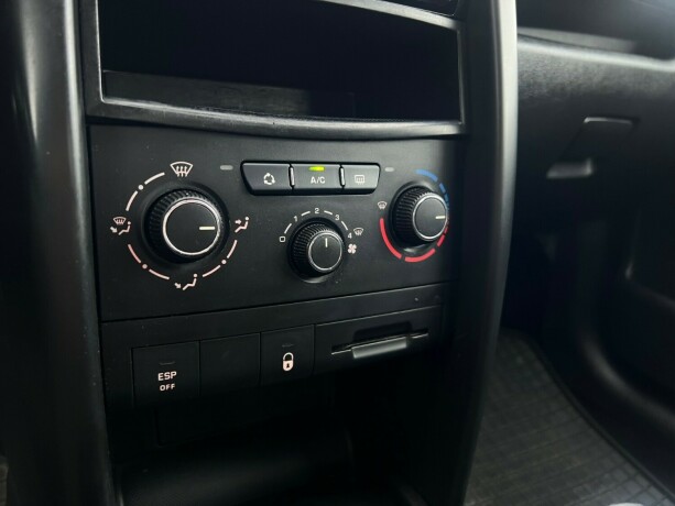 peugeot-207-diesel-2009-big-17