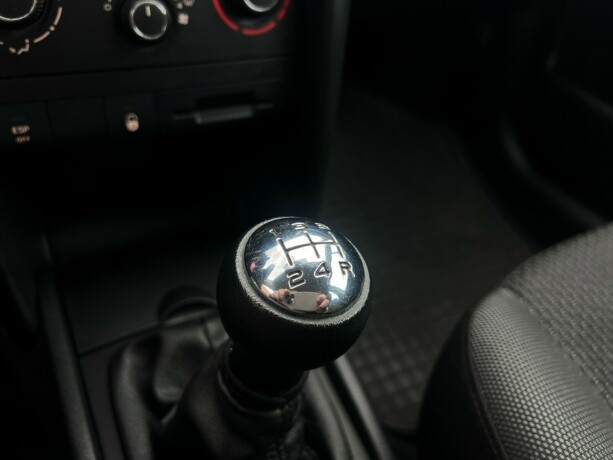 peugeot-207-diesel-2009-big-16
