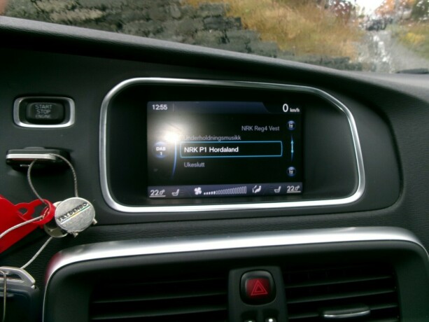 volvo-v40-diesel-2014-big-11