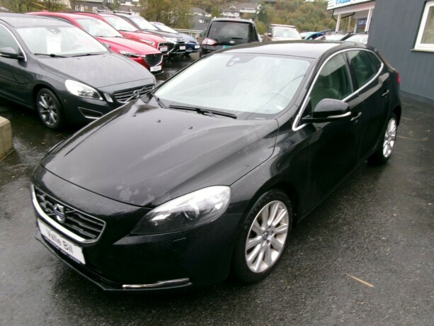 volvo-v40-diesel-2014-big-2