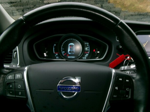 volvo-v40-diesel-2014-big-14