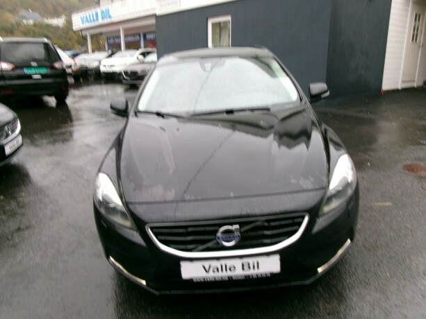 volvo-v40-diesel-2014-big-1
