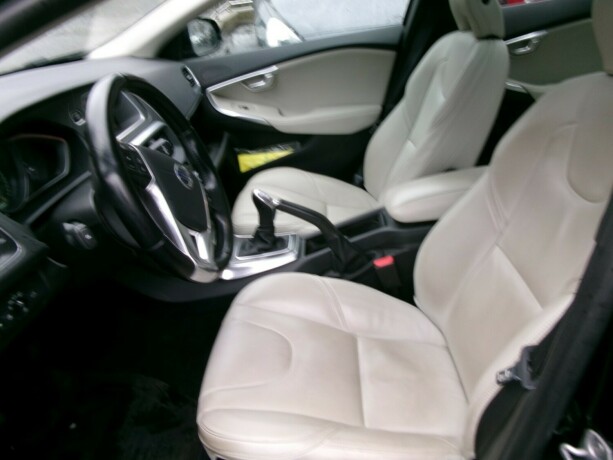 volvo-v40-diesel-2014-big-8