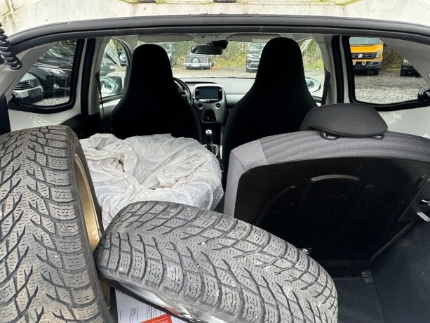 toyota-aygo-bensin-2019-big-17
