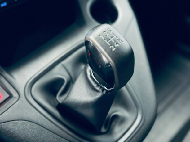 toyota-proace-city-diesel-2020-big-20