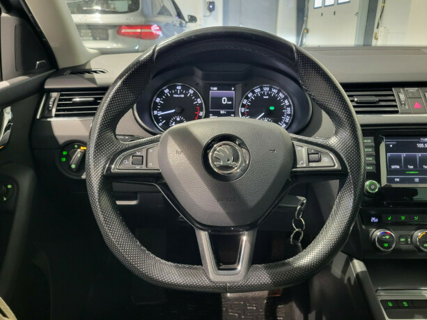 skoda-octavia-bensin-2016-big-12