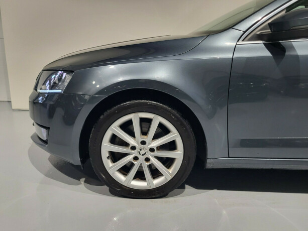 skoda-octavia-bensin-2016-big-6