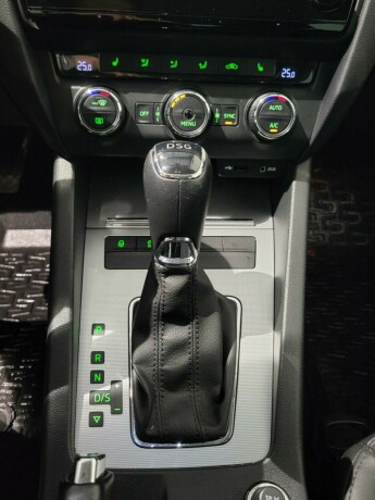 skoda-octavia-bensin-2016-big-18