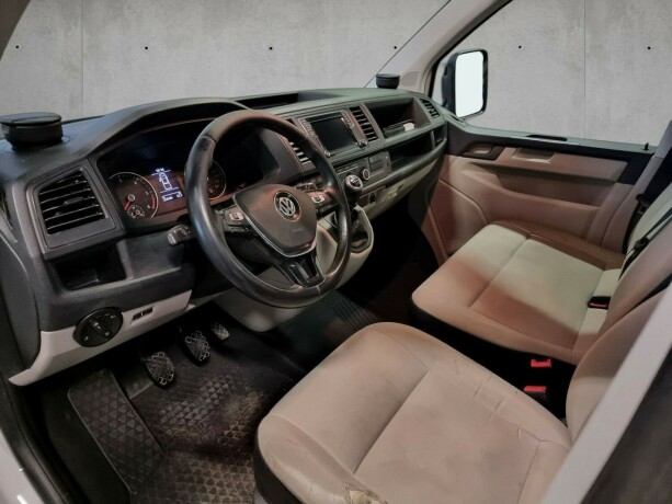 volkswagen-transporter-diesel-2017-big-9