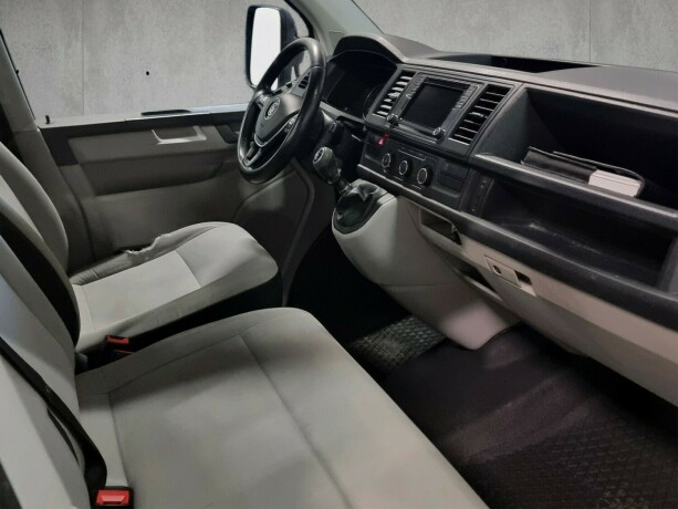volkswagen-transporter-diesel-2017-big-10