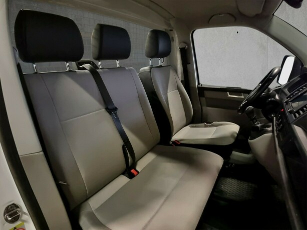 volkswagen-transporter-diesel-2017-big-11