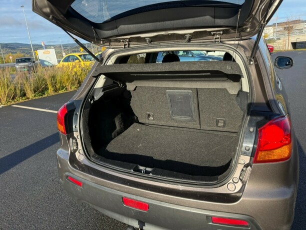 mitsubishi-asx-diesel-2011-big-20