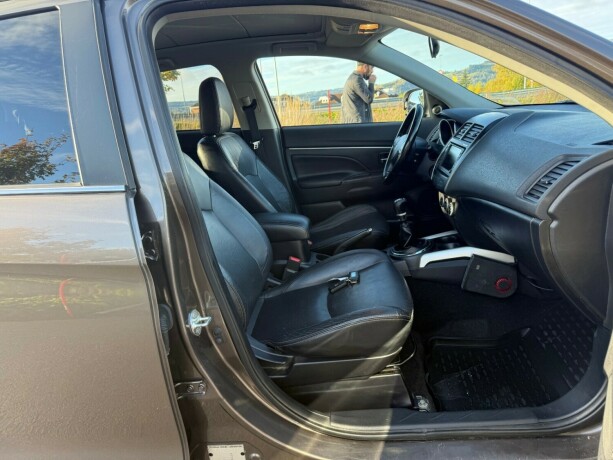 mitsubishi-asx-diesel-2011-big-17