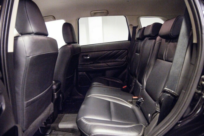 mitsubishi-outlander-elektrisitetbensin-2018-big-7