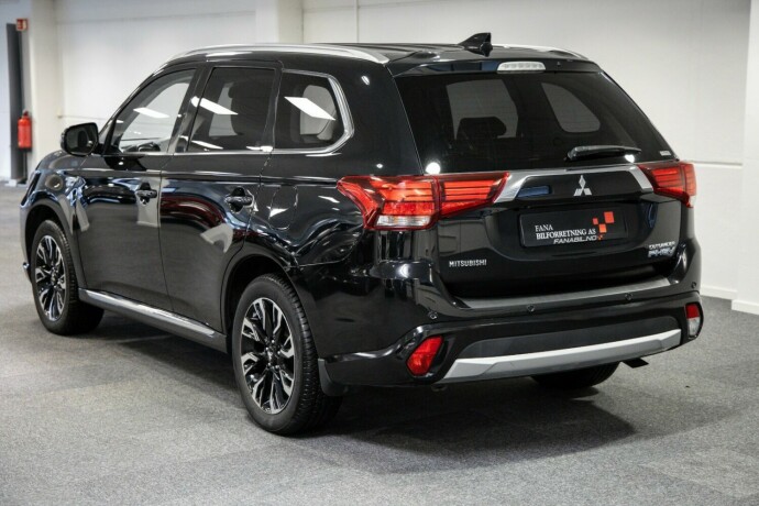 mitsubishi-outlander-elektrisitetbensin-2018-big-1