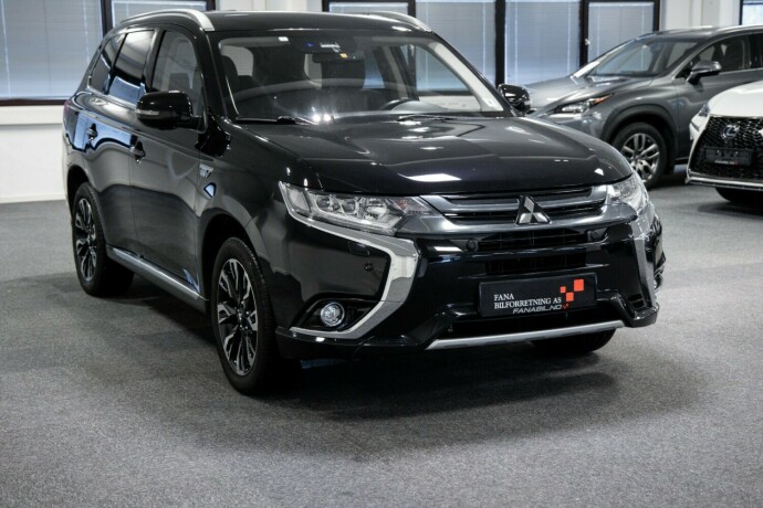 mitsubishi-outlander-elektrisitetbensin-2018-big-3