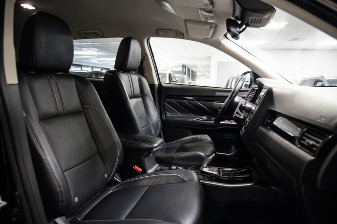 mitsubishi-outlander-elektrisitetbensin-2018-big-10