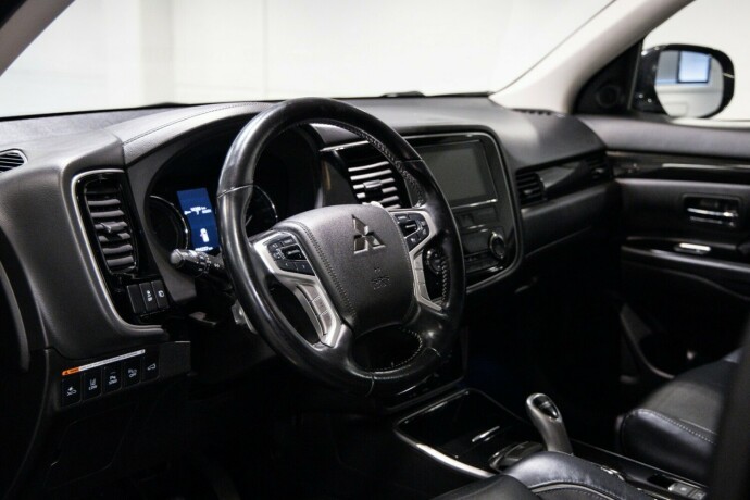 mitsubishi-outlander-elektrisitetbensin-2018-big-5