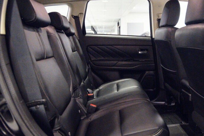 mitsubishi-outlander-elektrisitetbensin-2018-big-9