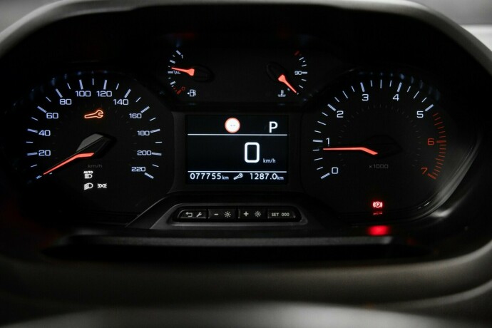 peugeot-partner-diesel-2020-big-11