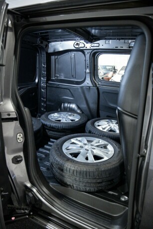 peugeot-partner-diesel-2020-big-8