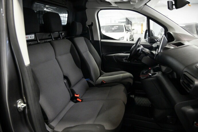 peugeot-partner-diesel-2020-big-9