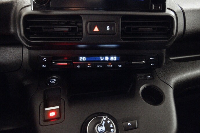 peugeot-partner-diesel-2020-big-16