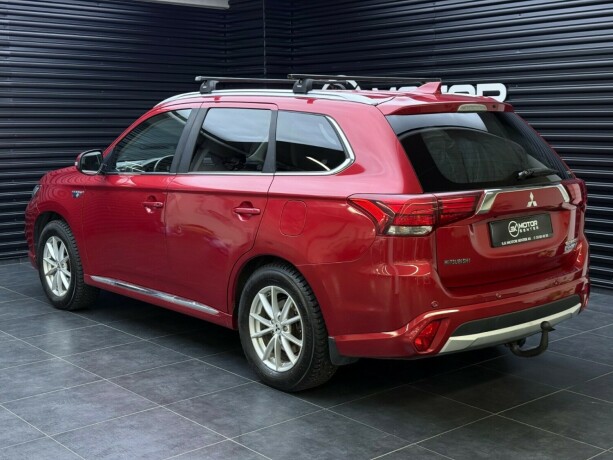 mitsubishi-outlander-elektrisitetbensin-2017-big-1