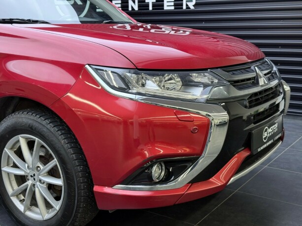 mitsubishi-outlander-elektrisitetbensin-2017-big-3