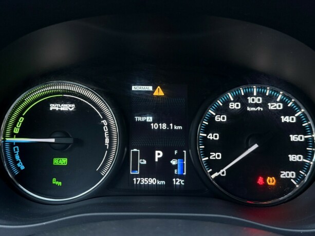 mitsubishi-outlander-elektrisitetbensin-2017-big-16