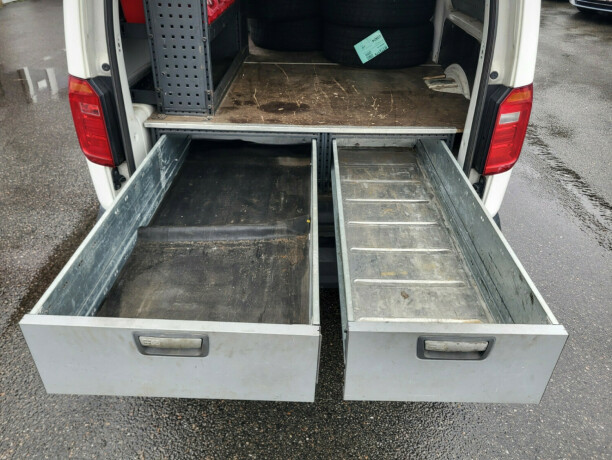 volkswagen-caddy-maxi-bensin-2018-big-12