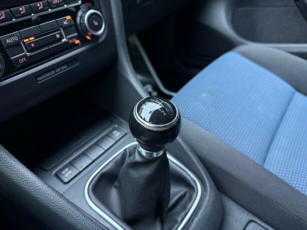 volkswagen-golf-diesel-2010-big-19