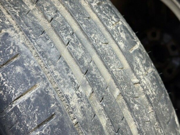 volkswagen-golf-diesel-2010-big-25