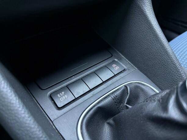 volkswagen-golf-diesel-2010-big-18