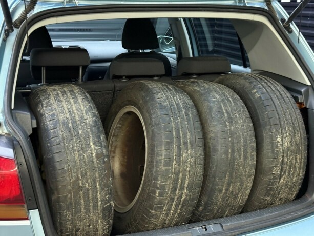 volkswagen-golf-diesel-2010-big-24