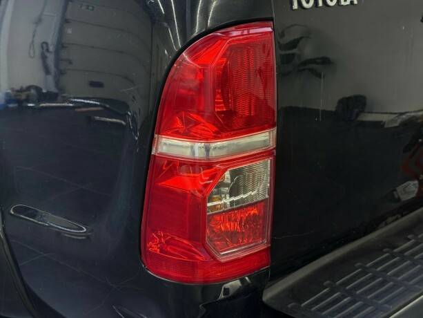 toyota-hilux-diesel-2012-big-6