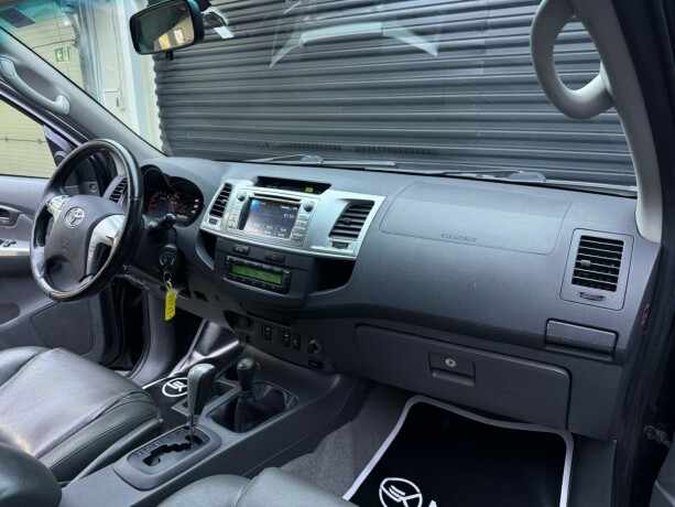 toyota-hilux-diesel-2012-big-11