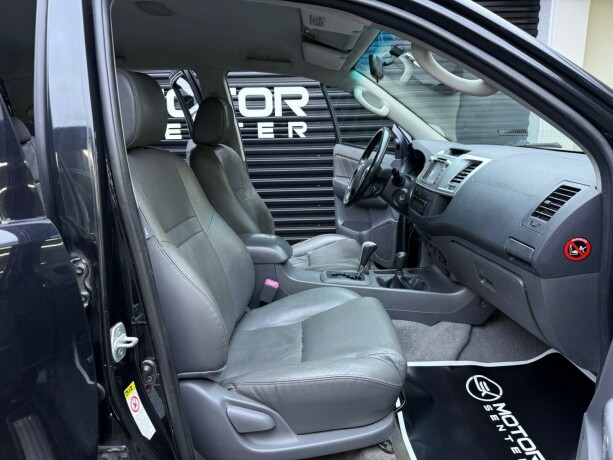 toyota-hilux-diesel-2012-big-30