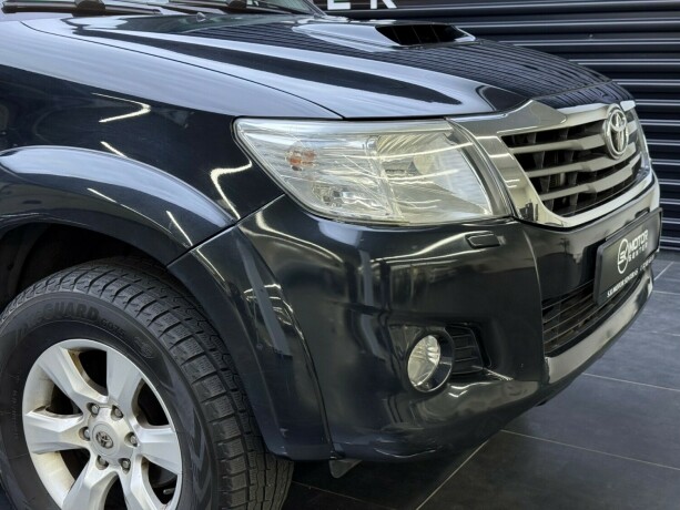 toyota-hilux-diesel-2012-big-3