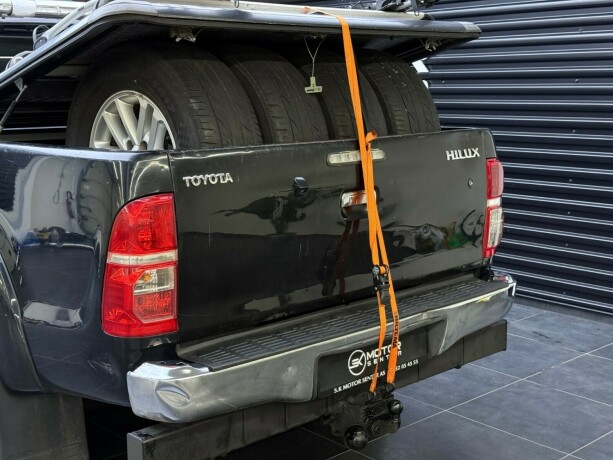 toyota-hilux-diesel-2012-big-5