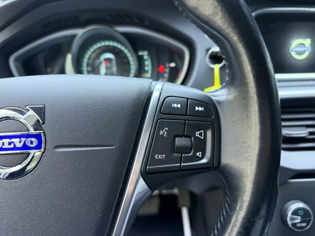 volvo-v40-diesel-2015-big-14