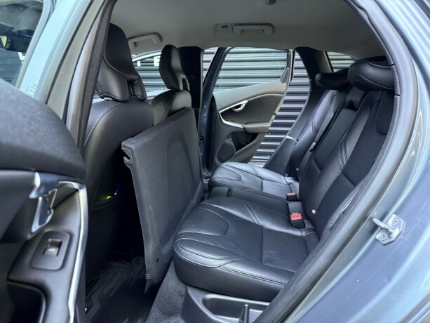 volvo-v40-diesel-2015-big-26