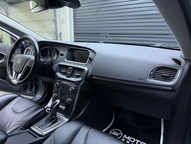volvo-v40-diesel-2015-big-10