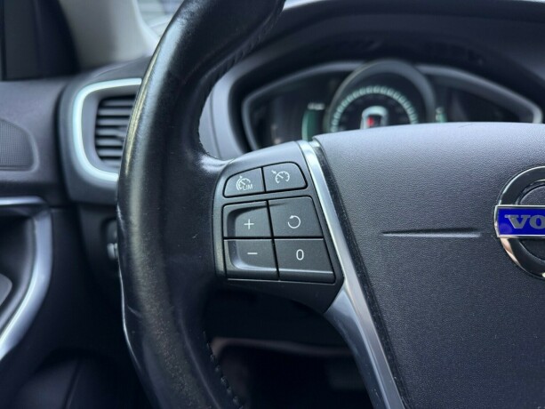 volvo-v40-diesel-2015-big-13
