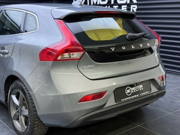 volvo-v40-diesel-2015-big-5