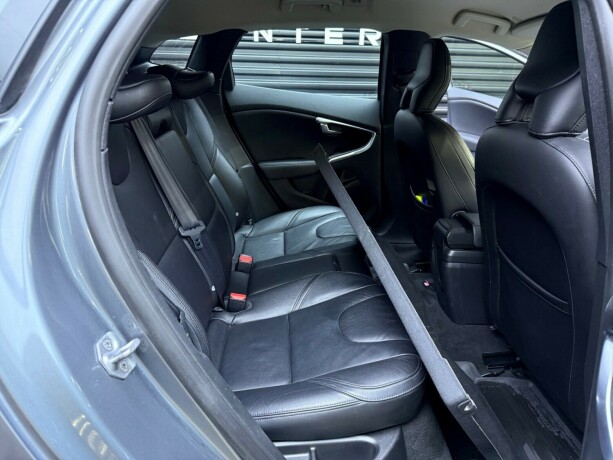 volvo-v40-diesel-2015-big-27